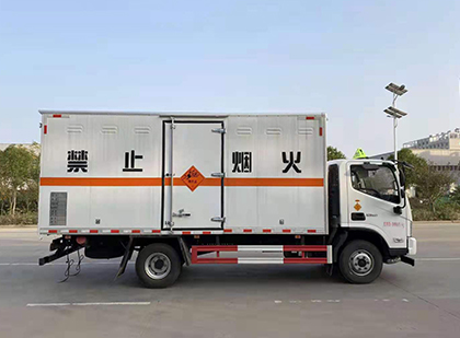 峨山爆破器材运输车
